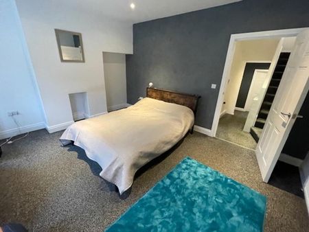 228 Ravenhill Road, Belfast, BT6 8EF - Photo 5