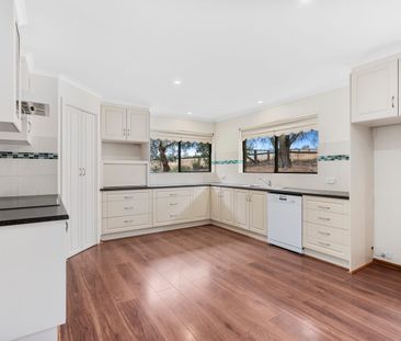 Country living with conveniences oh so close - yes please! - Photo 5