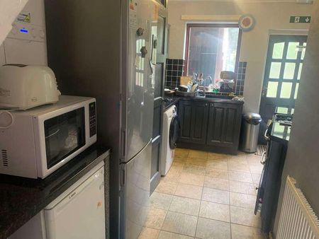 Prior Deram Walk, Coventry, CV4 - Photo 2