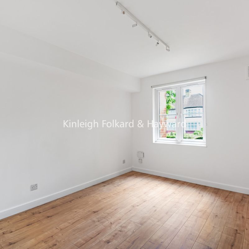 Le May Avenue, Grove Park, London, SE12 - Photo 1