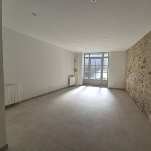 Location Appartement 1 pièce 34m² SABLE SUR SARTHE 72300 - Photo 3