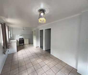 Spacious 4-Bedroom Beach Home in Prime Position - Photo 6