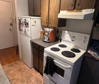 1 Bedroom 1 Bath - RENOVATED PET FRIENDLY - Photo 2