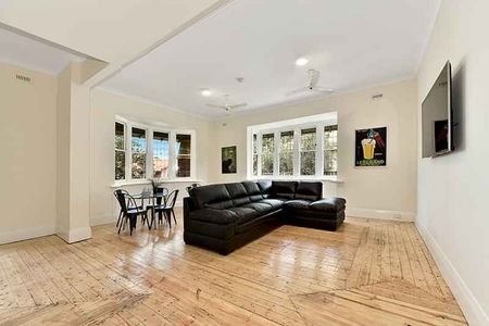 Room 1 (Ensuite) - Photo 3