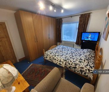 1 bedroom in a house share to rent - Photo 6