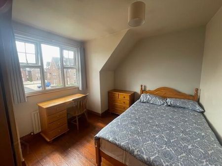 STUDENT LET 2026-27, 13 Lissadell Grove, Portstewart, BT55 7FB - Photo 4