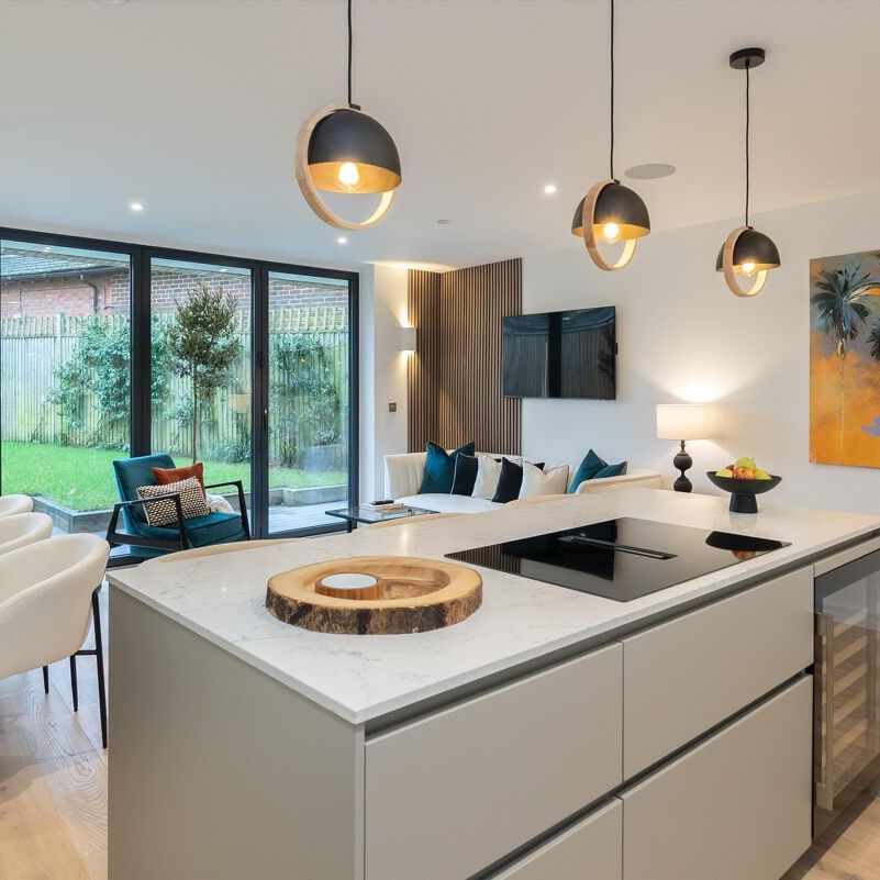 A high specification four bedroom, four bathroom new build home on a private gated residential road in West Wimbledon, built by the acclaimed Broadhaven Group. - Photo 1