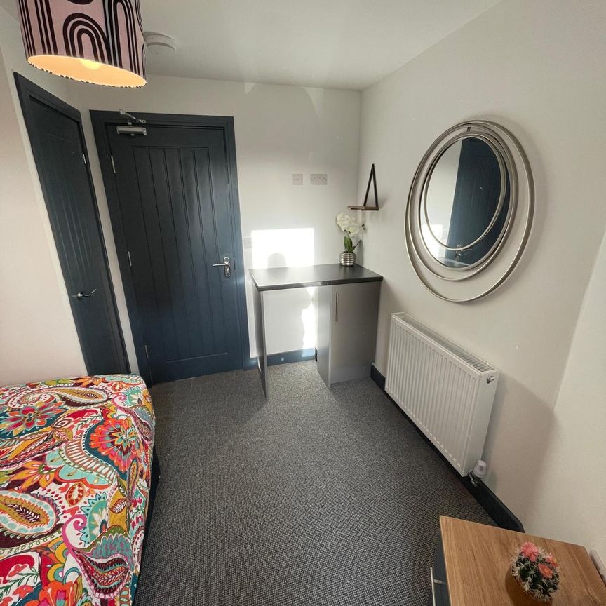 Ensuite Room - Room 3, Upper Kenyon Street, Thorne DN8 - Photo 1