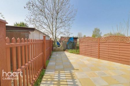 4 bedroom detached house to rent - Photo 4