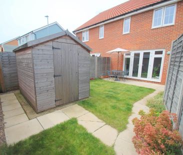 Honeysuckle Close, Norwich - Photo 2