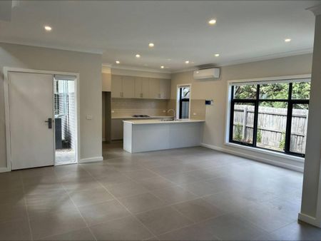 Private quiet lifestyle in Glenroy prime location - Photo 2