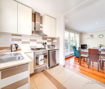 Vintage Polish & A Pretty Outlook - Photo 2