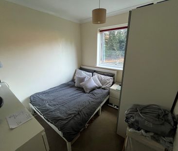 2 bedroom apartment to rent Southwood Court, Pine Grove, Weybridge,... - Photo 1