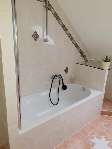 Möblierte Dachgeschoßwohnung zu vermieten! - Foto 2