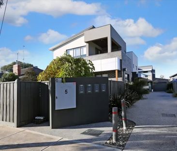 Modern 2 bedroom apartment in Glenroy! - Photo 3