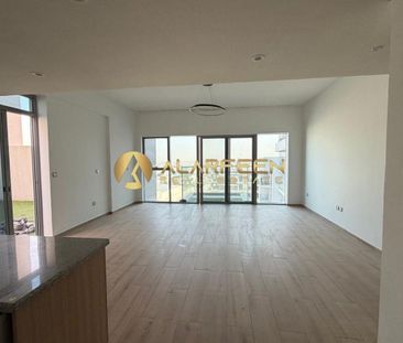 Pool View | Fitted White Goods | Near by Metro - Photo 4