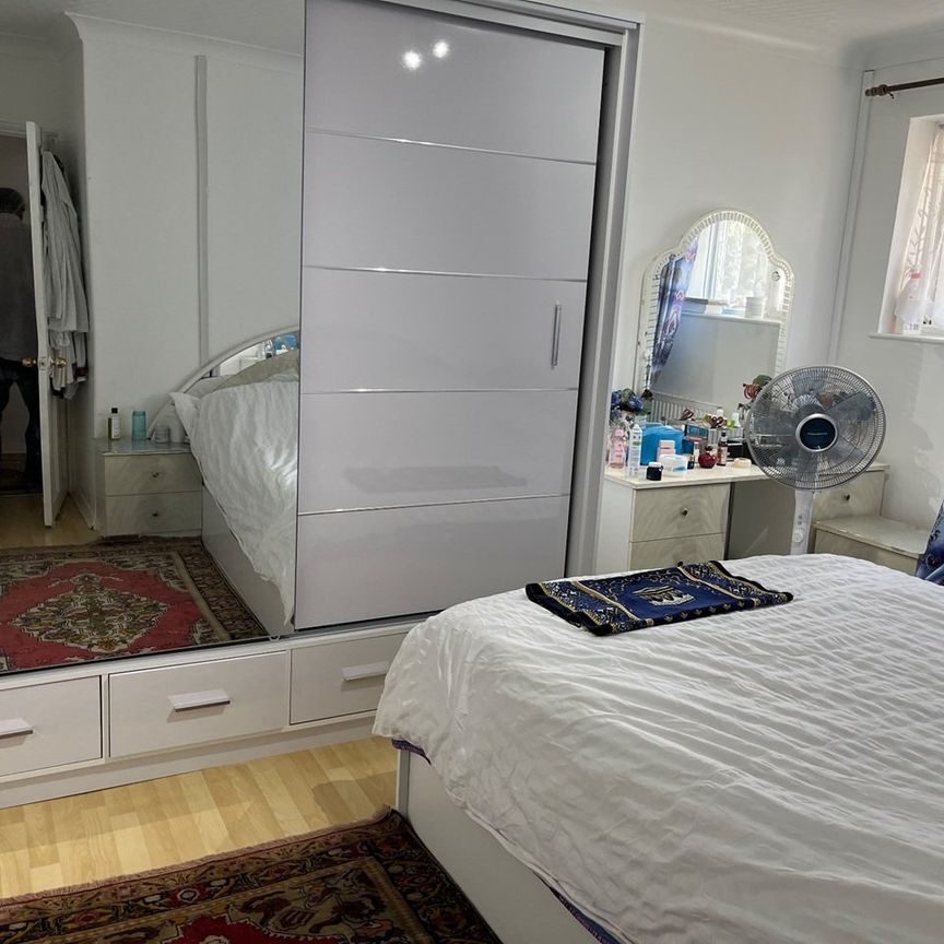 3 Bed Terraced House, Sangley Road, SE6 - Photo 1