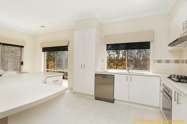 BEAUTIFULLY PRESENTED 3 BEDROOM COTTAGE - Photo 1