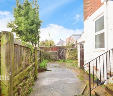 3 bedroom semi-detached house to rent - Photo 4