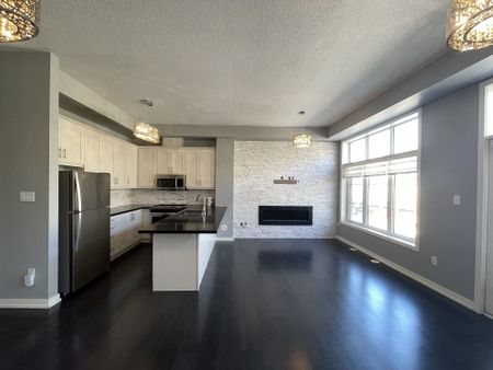 For Lease - 26 Cornerbank Crescent, Whitchurch-Stouffville, Ontario - Photo 2