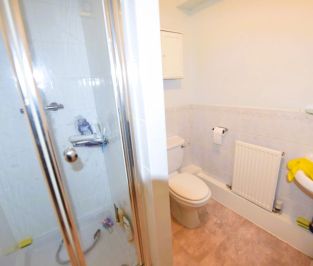 2 bedroom Flat in Flat 3, Leeds - Photo 1