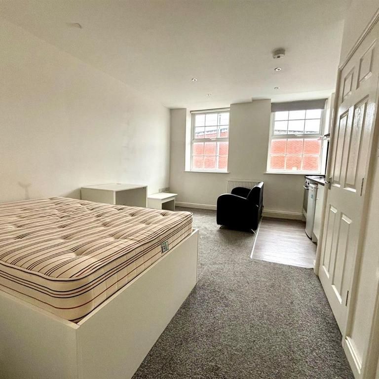 Studio to rent - Photo 1