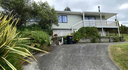 3 Bedrooms in Feilding - Photo 5