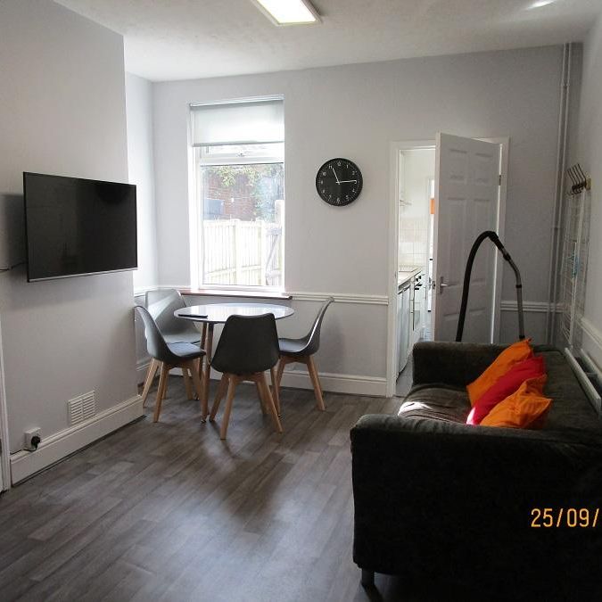 3 bedroom terraced house to rent - Photo 1