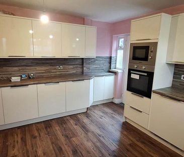 2 bedroom semi-detached house to rent - Photo 2