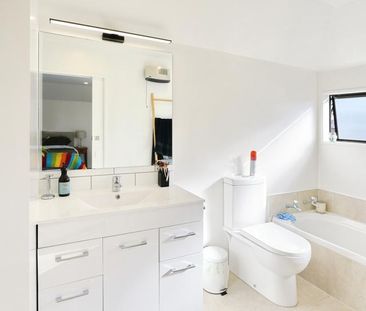 8/27 Darvel Street - Photo 1
