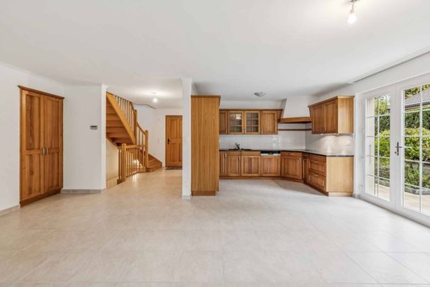 Beautiful semi-detached house with garden - Photo 1