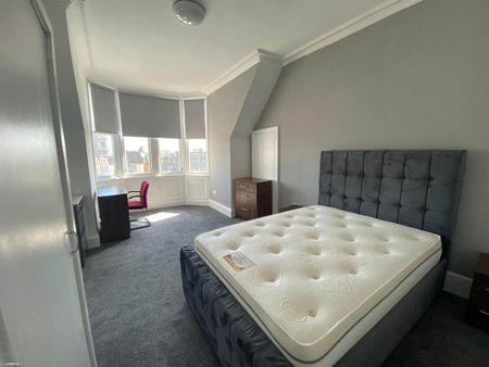 1 bedroom in a house share to rent - Photo 2