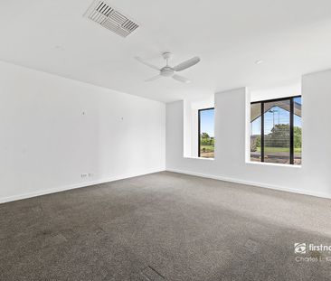 Timeless Design Meets Curated Luxury – Just 5km from Echuca - Photo 1