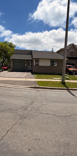 For Lease - 7 Moffatt Court, Toronto, Ontario - Photo 1