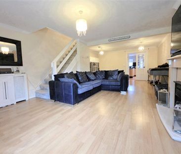 3 bed terraced house to rent in Bramfield Road East, Rayleigh, SS6 - Photo 2