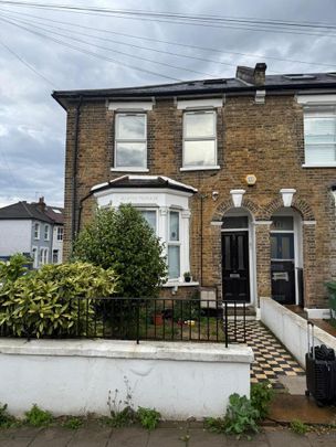 3 bedroom flat to rent - Photo 1
