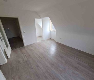 Dachgeschoss-Wohnung in Grevenbroich-Wevelinghoven - Foto 1