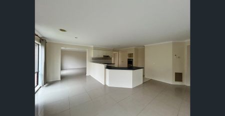 FAMILY HOME IN BERWICK SPRINGS ESTATE - Photo 2