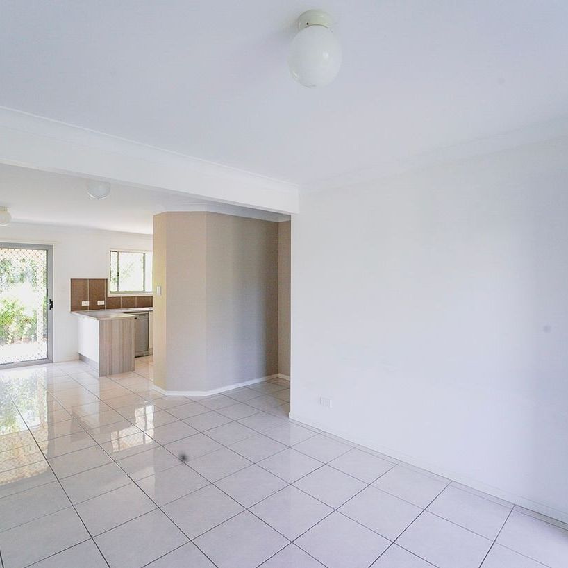 3 BEDROOMS TOWNHOUSE IN DURACK, BREAK LEASE $560 until August then rent will increase to $610 - Photo 1