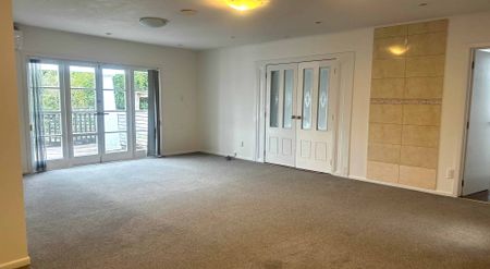 Four Bedrooms Family Home in Forrest Hill - Photo 4