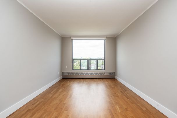 800 Richmond Street West - Photo 1