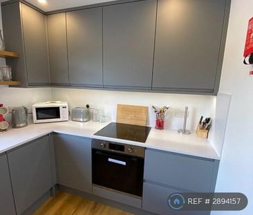 3 bedroom flat to rent - Photo 6