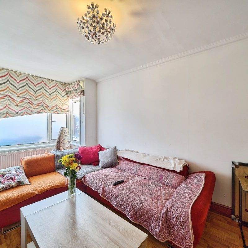 Harwoods Road, WATFORD - Photo 1