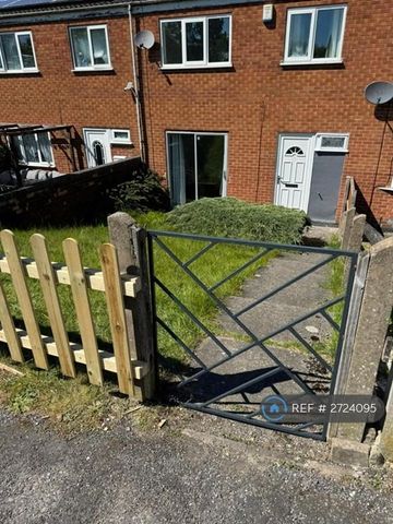 3 bedroom terraced house to rent - Photo 2