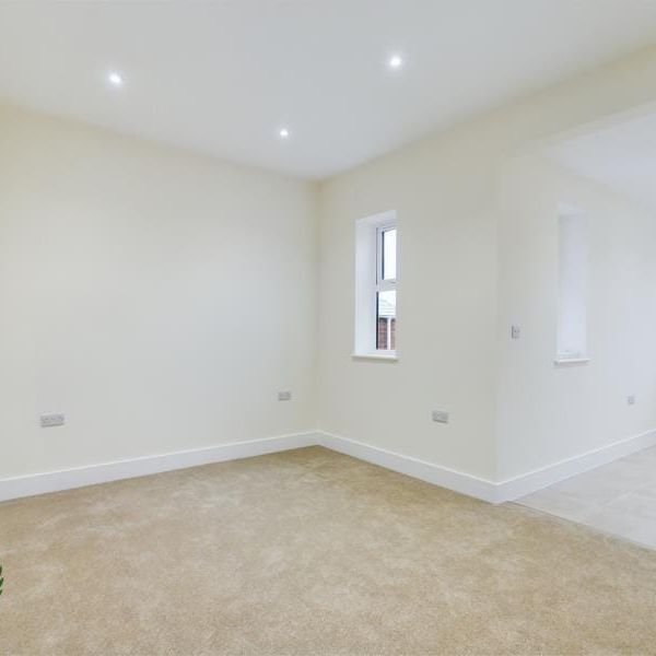 Clevedon Road, Gloucester - Photo 1