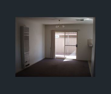 Low maintenance 3 bedroom unit - Photo 5