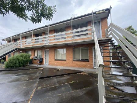 “Ideally located!” - Photo 3