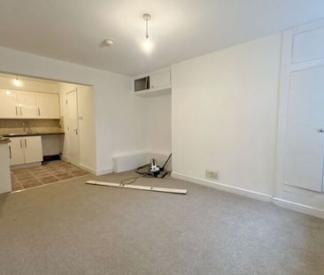 Flat 1a, 2 Grosvenor Road, Scarborough - Photo 1