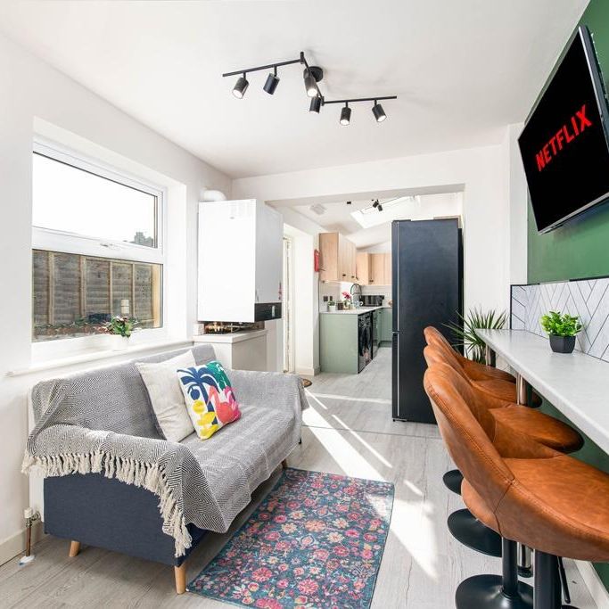 6 bedroom house to rent - Photo 1