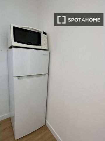 barcelona, Catalonia 08917 - Photo 5